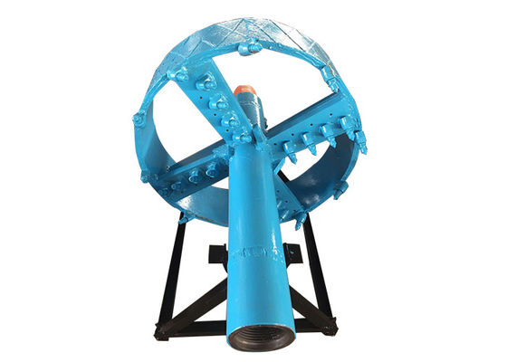 API 168mm OD。黒いフルーティングを施された炭化物の鋼鉄はえのカッターのリーマー1800mm